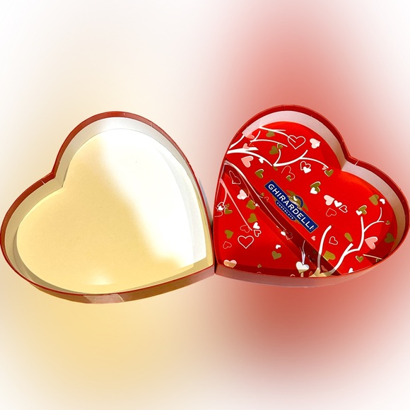 RARE ‘08 GHIRARDELLI VALENTINE HEART CHOCOLATE BOX TREE GIFT LOVE ROMANTIC DECOR - Picture 3 of 3